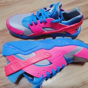 Nike Sneakers in Pink and Blue with Chunky Midsole and Supportive Structure